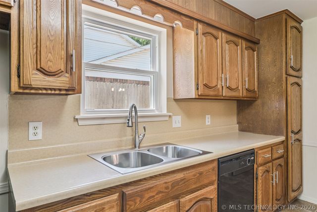 5732 E 64th Street, Tulsa, OK 74136