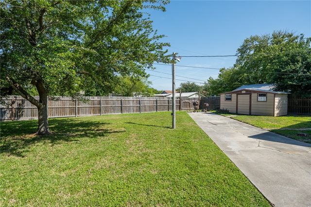 2575 Arkansas St, Ingleside, TX 78362