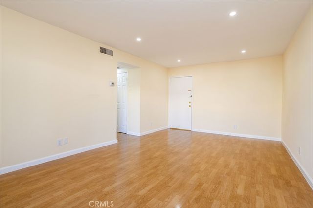 5414 Newcastle 8, Encino, CA 91316