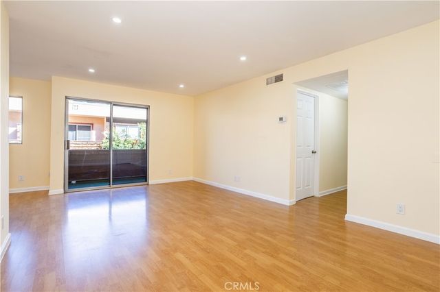 5414 Newcastle 8, Encino, CA 91316