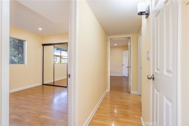 5414 Newcastle 8, Encino, CA 91316