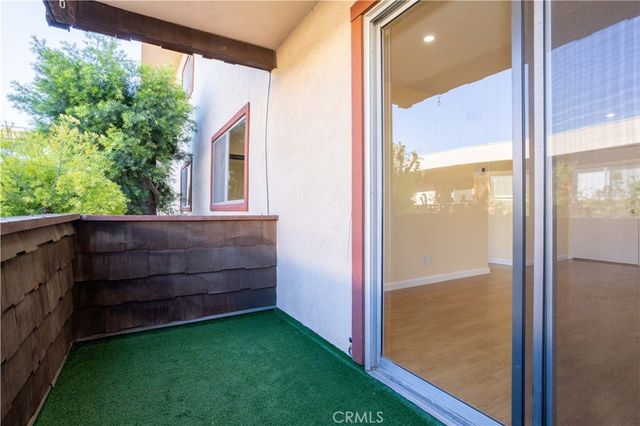 5414 Newcastle 8, Encino, CA 91316