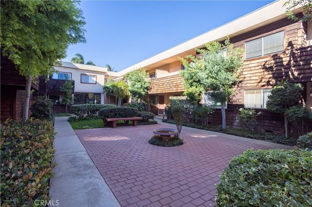 5414 Newcastle 8, Encino, CA 91316