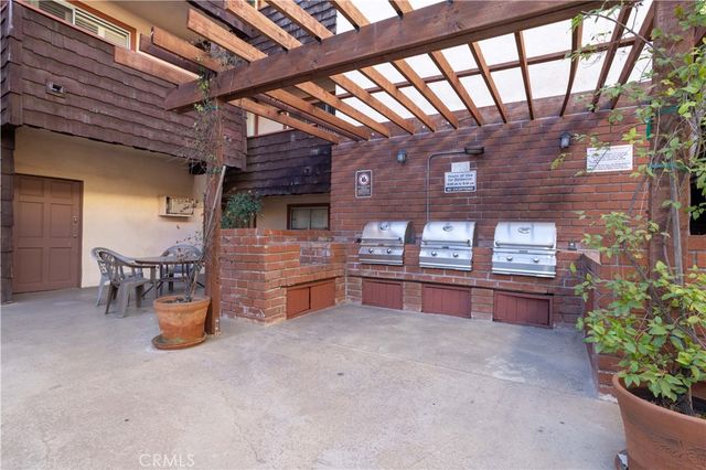 5414 Newcastle 8, Encino, CA 91316