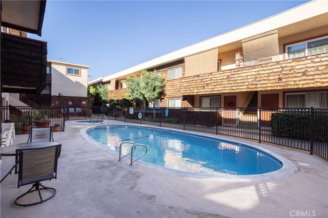 5414 Newcastle 8, Encino, CA 91316