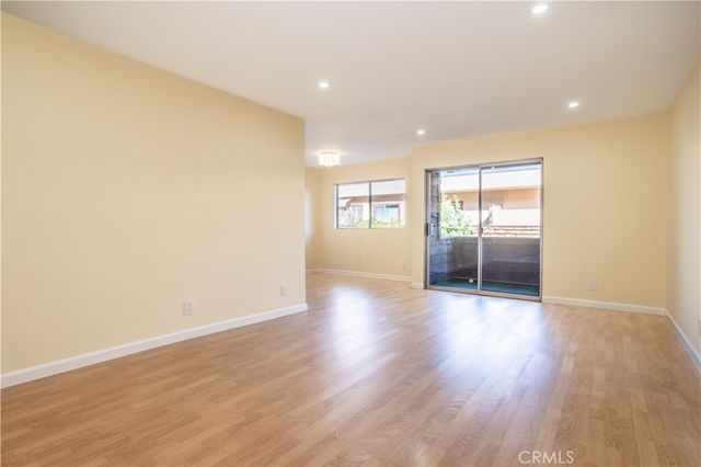 5414 Newcastle 8, Encino, CA 91316