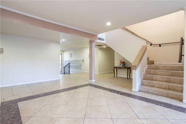 5414 Newcastle 8, Encino, CA 91316