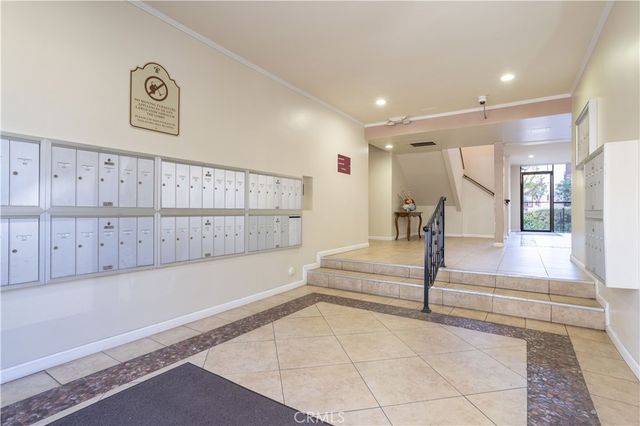 5414 Newcastle 8, Encino, CA 91316