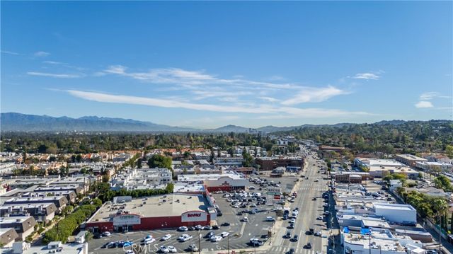 5414 Newcastle 8, Encino, CA 91316