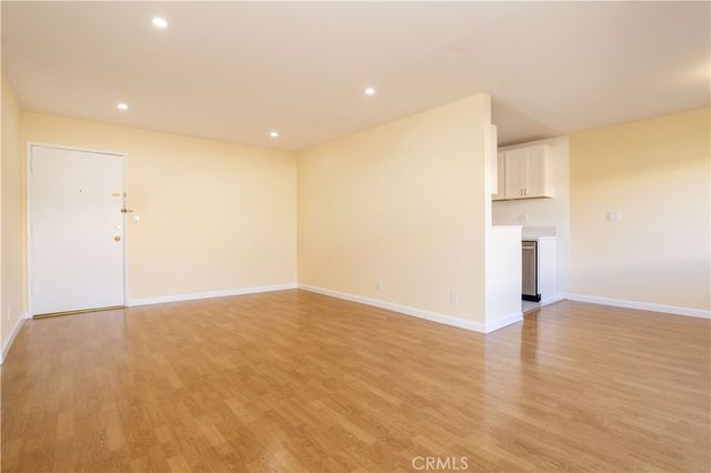 5414 Newcastle 8, Encino, CA 91316