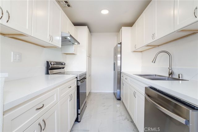 5414 Newcastle 8, Encino, CA 91316