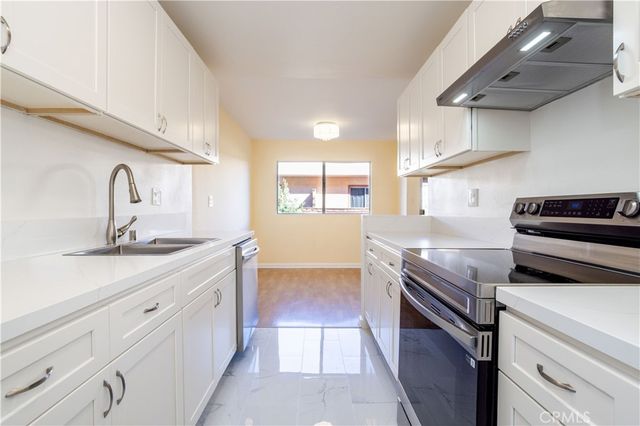 5414 Newcastle 8, Encino, CA 91316