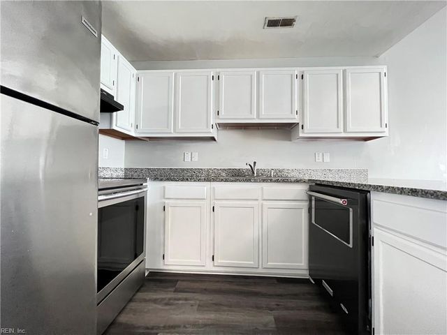 3327 Clover Meadows DR, Chesapeake, VA 23321