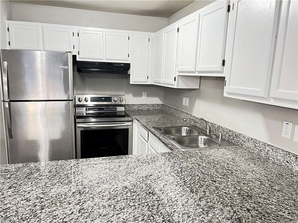 3327 Clover Meadows DR, Chesapeake, VA 23321