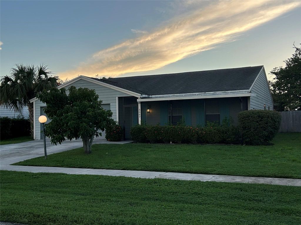 5067 Canal Cir E, Lake Worth, FL 33467