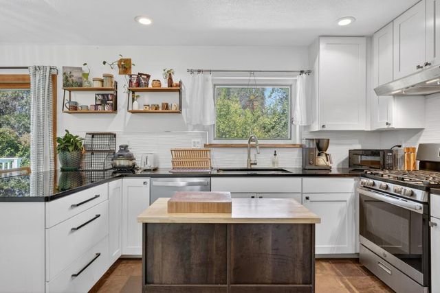 12915 Mott Ct, Auburn, CA 95603