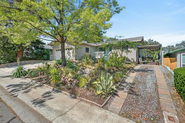 12915 Mott Ct, Auburn, CA 95603