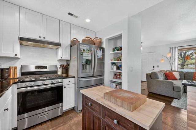 12915 Mott Ct, Auburn, CA 95603