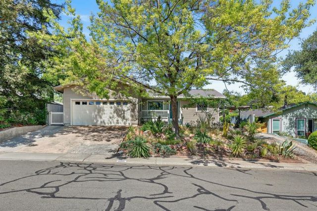 12915 Mott Ct, Auburn, CA 95603