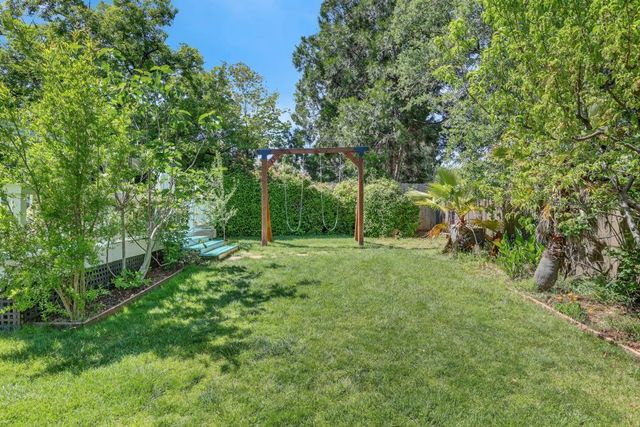 12915 Mott Ct, Auburn, CA 95603