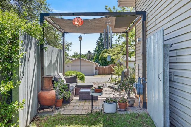 12915 Mott Ct, Auburn, CA 95603