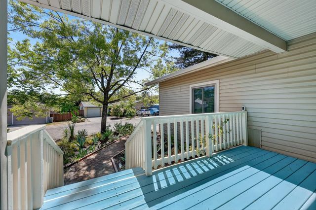 12915 Mott Ct, Auburn, CA 95603