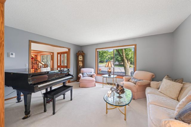 8945 Dallas Lane N, Maple Grove, MN 55369