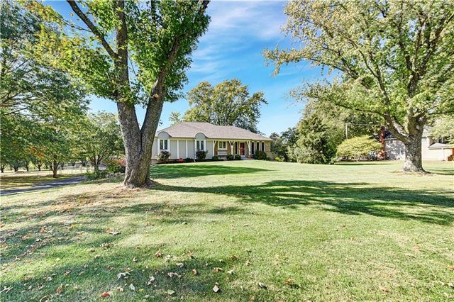 19430 Hardy Street, Stilwell, KS 66085