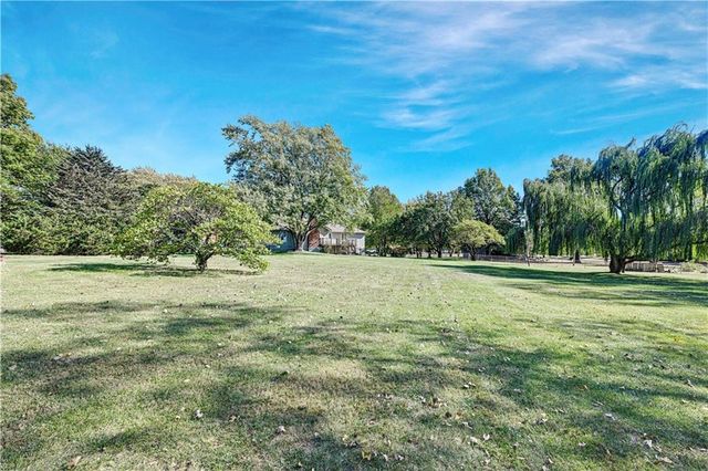19430 Hardy Street, Stilwell, KS 66085