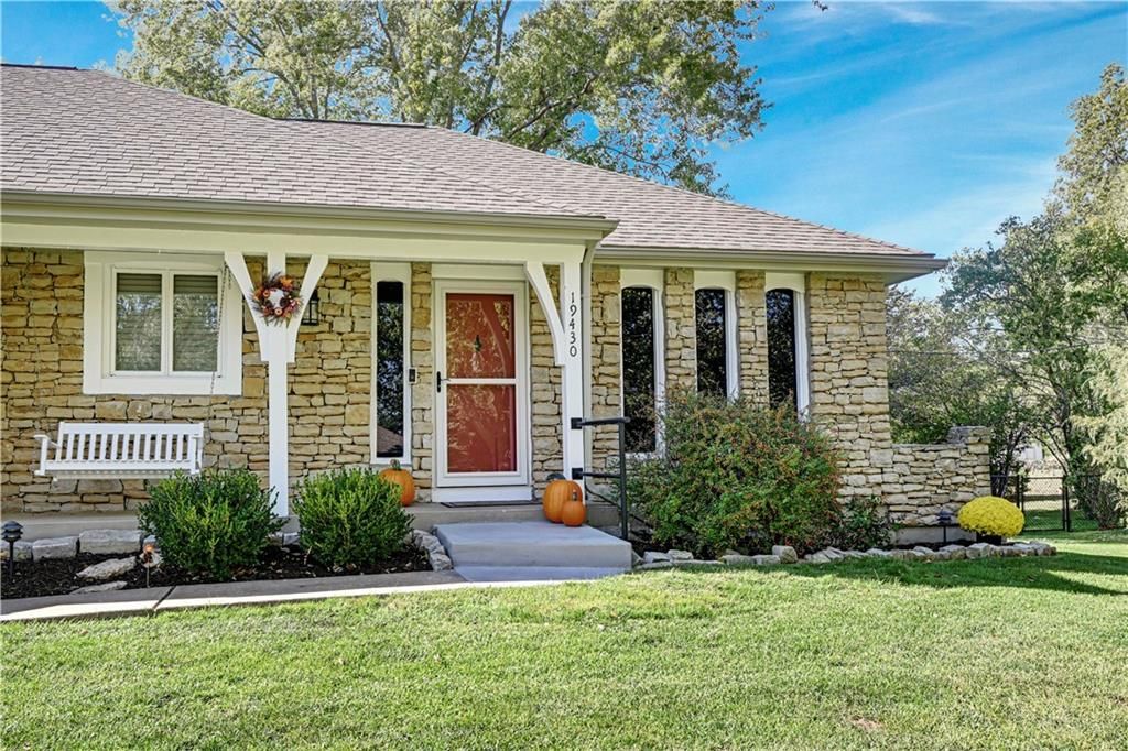 19430 Hardy Street, Stilwell, KS 66085