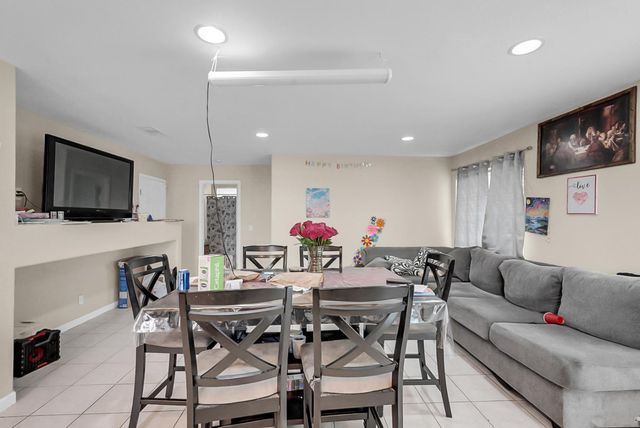 748 Heron Dr, Los Banos, CA 93635