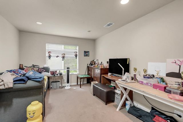 748 Heron Dr, Los Banos, CA 93635