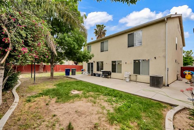 748 Heron Dr, Los Banos, CA 93635