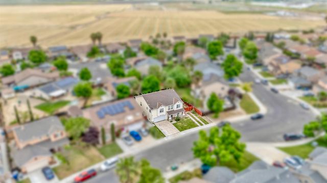 748 Heron Dr, Los Banos, CA 93635