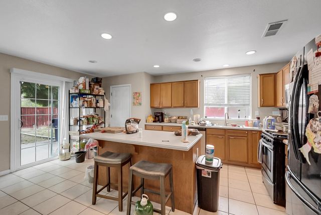 748 Heron Dr, Los Banos, CA 93635