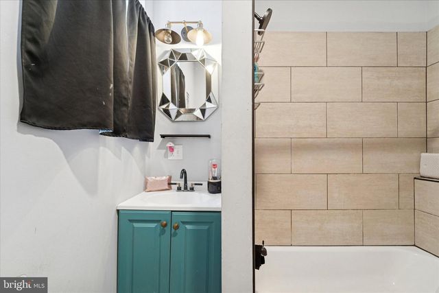 5215 CEDAR AVE, Philadelphia, PA 19143