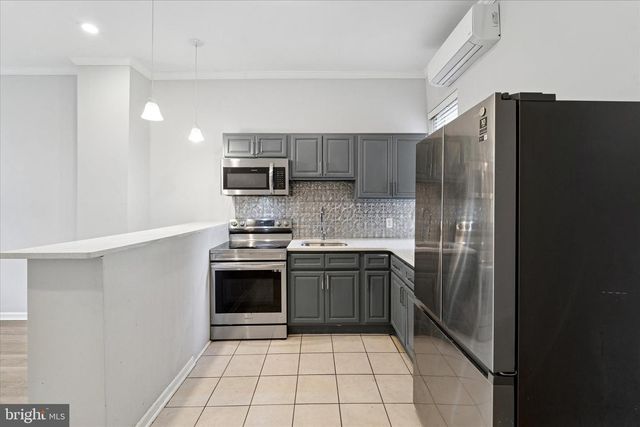 5215 CEDAR AVE, Philadelphia, PA 19143