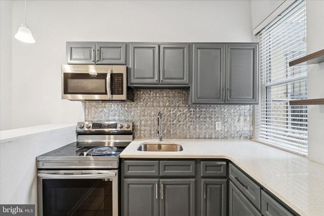 5215 CEDAR AVE, Philadelphia, PA 19143