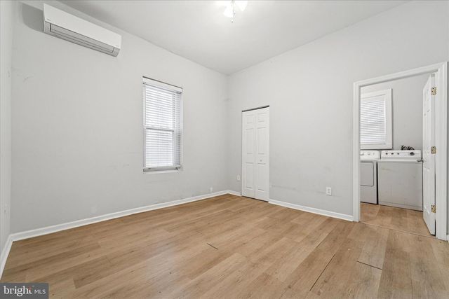 5215 CEDAR AVE, Philadelphia, PA 19143