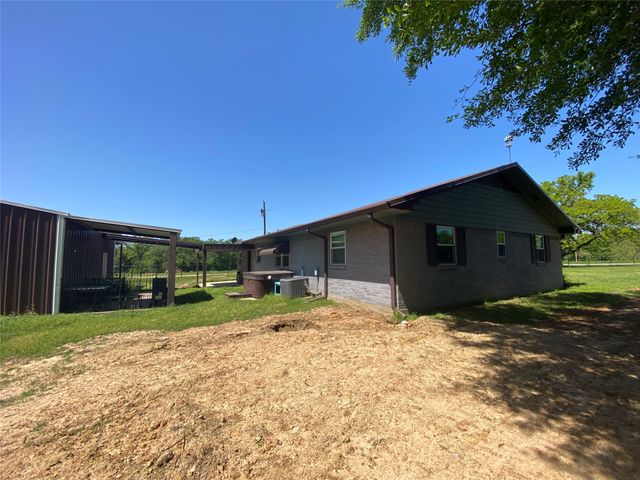 1410 E Royall Boulevard, Malakoff, TX 75148