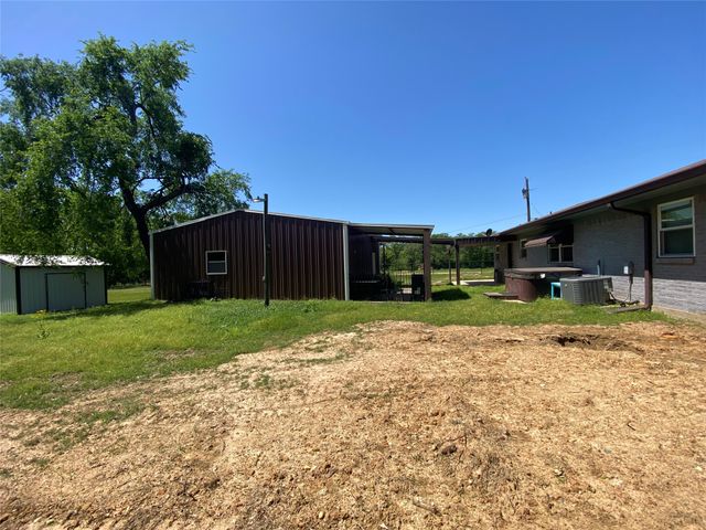 1410 E Royall Boulevard, Malakoff, TX 75148