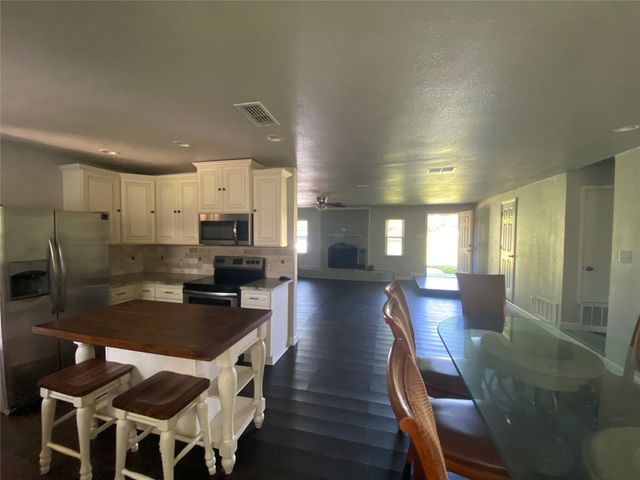 1410 E Royall Boulevard, Malakoff, TX 75148