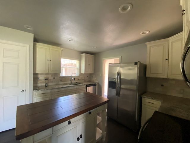 1410 E Royall Boulevard, Malakoff, TX 75148