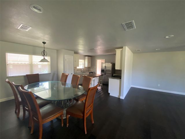 1410 E Royall Boulevard, Malakoff, TX 75148