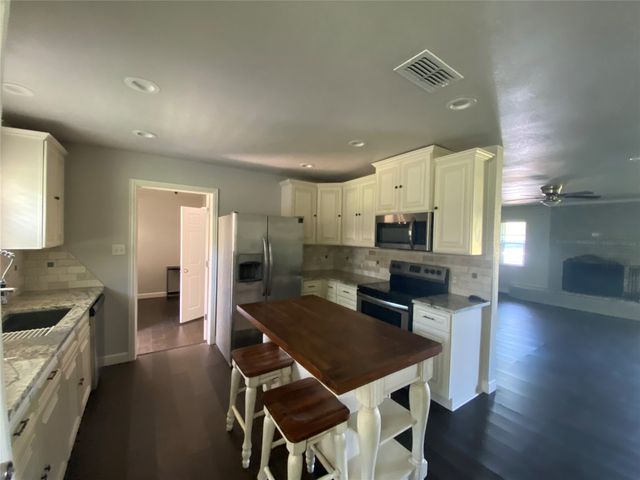 1410 E Royall Boulevard, Malakoff, TX 75148