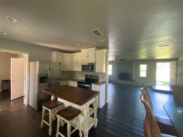 1410 E Royall Boulevard, Malakoff, TX 75148