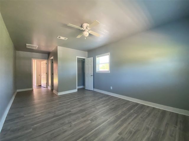 1410 E Royall Boulevard, Malakoff, TX 75148