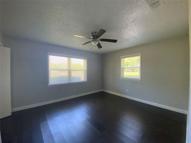 1410 E Royall Boulevard, Malakoff, TX 75148