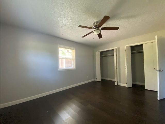 1410 E Royall Boulevard, Malakoff, TX 75148