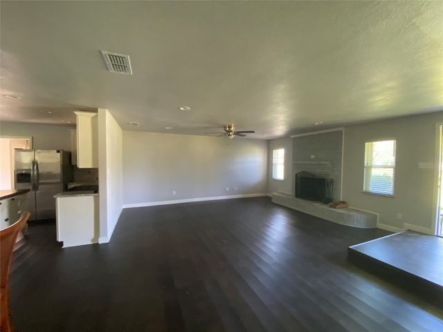 1410 E Royall Boulevard, Malakoff, TX 75148